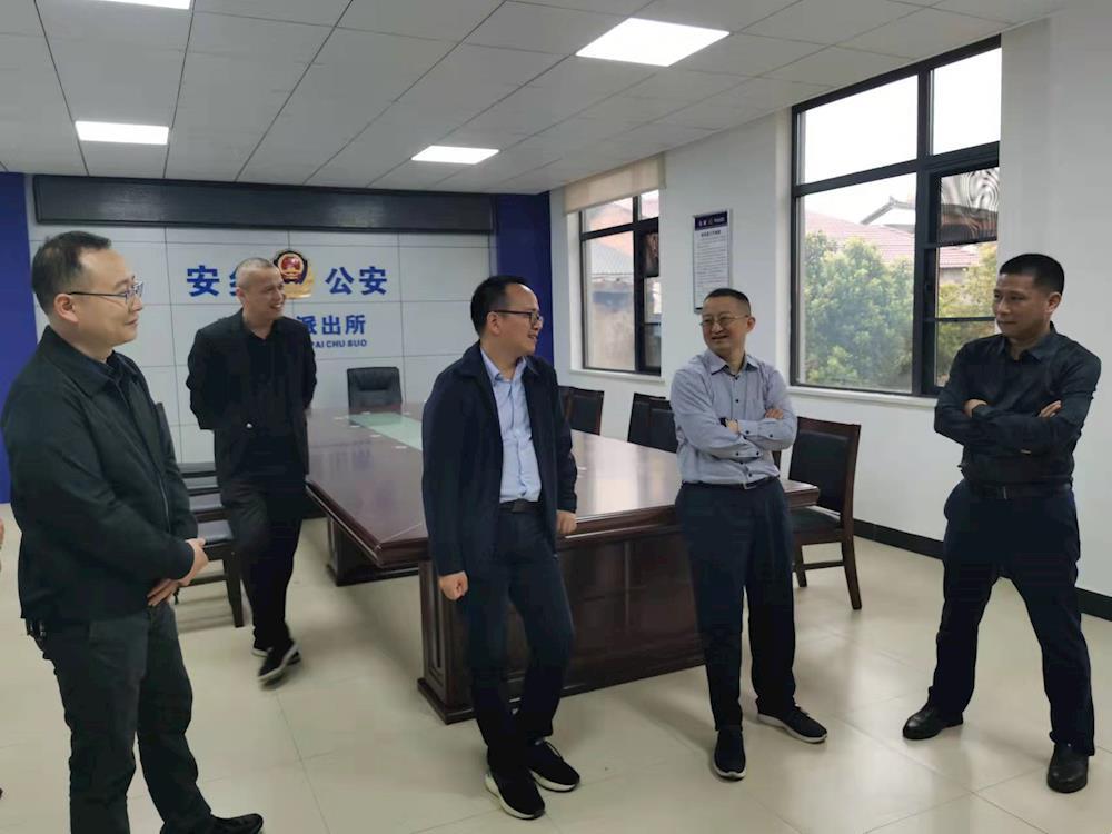 5ceb2c75aed84ca8b744ed75d240e7ed.jpg
