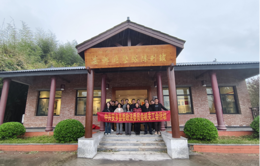 县委政法委组织全体干部职工开展工会红培活动